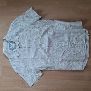 Quicksilver regular fit, small dot short sleeve shirt. Men's size small.